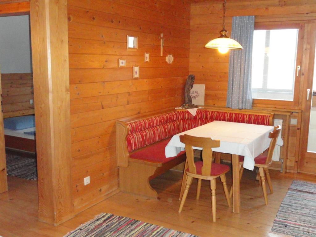 Baby- Und Kinderhof Aicherbauer Seeham Oda fotoğraf